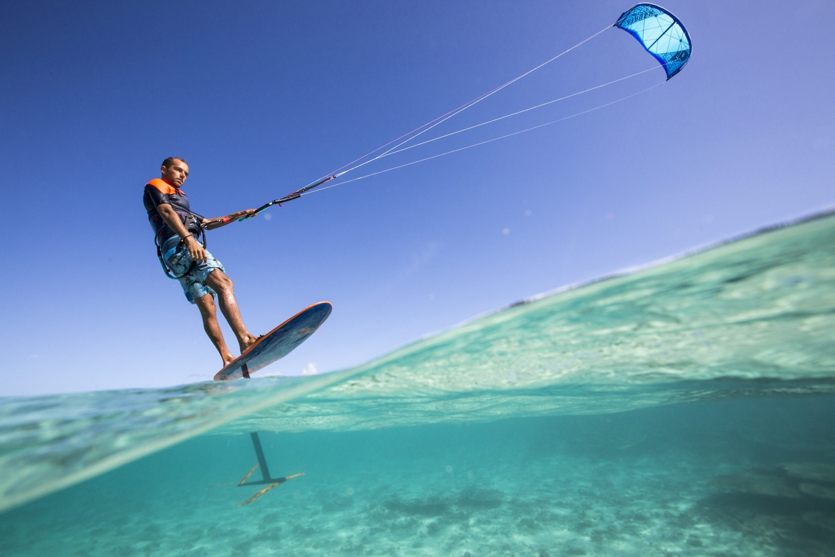 Hydrofoil kitesurfing lesson Koh Phangan — foil kite session on flat water lagoon